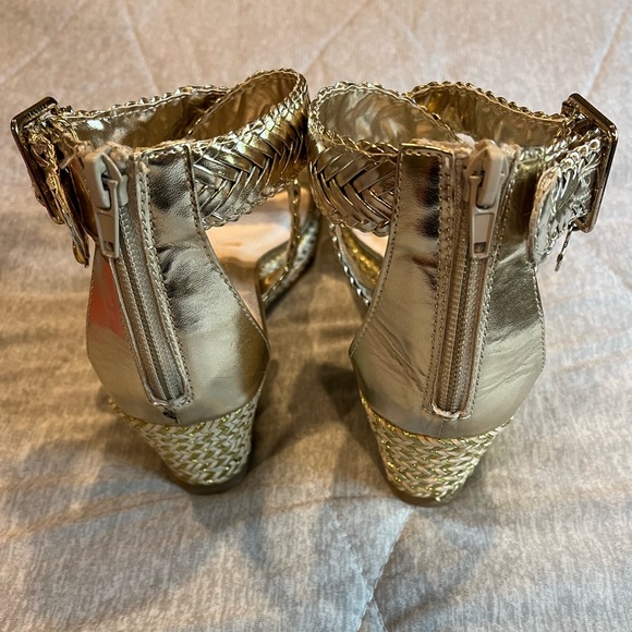 Perfect Stuart Weitzman Gold wedge heels - Picture 5 of 5